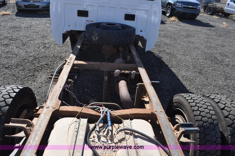 image for item F2086 2000 Ford F450 Super Duty truck cab and chassis