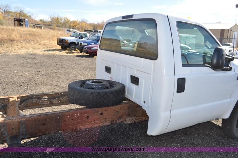 image for item F2086 2000 Ford F450 Super Duty truck cab and chassis