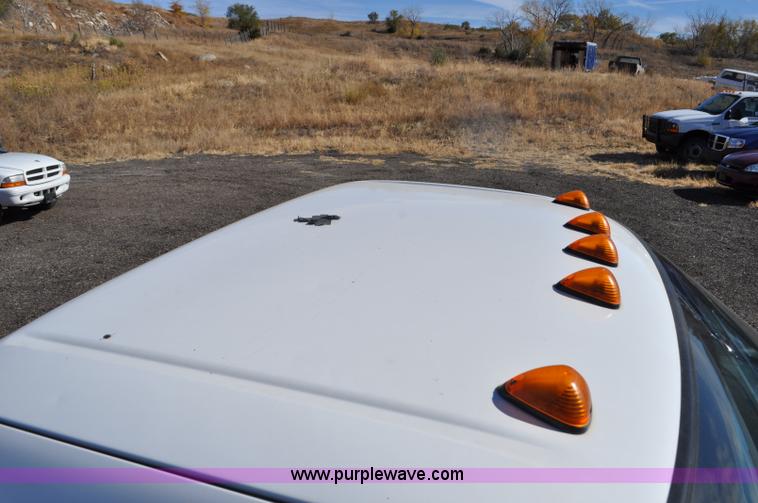 image for item F2086 2000 Ford F450 Super Duty truck cab and chassis