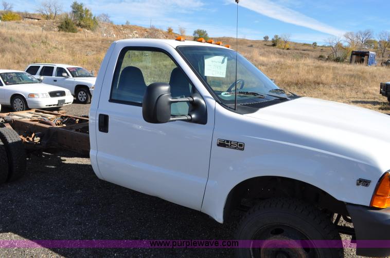 image for item F2086 2000 Ford F450 Super Duty truck cab and chassis