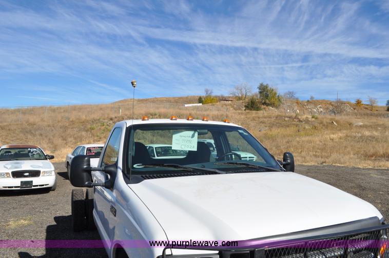 image for item F2086 2000 Ford F450 Super Duty truck cab and chassis