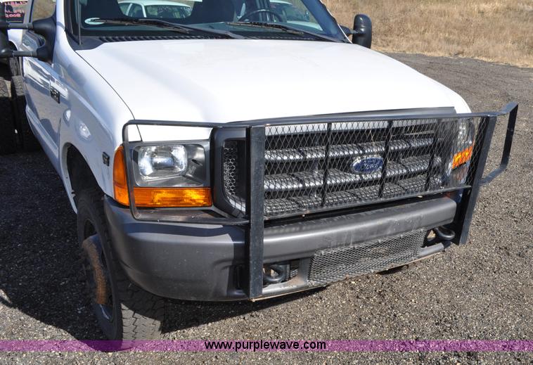 image for item F2086 2000 Ford F450 Super Duty truck cab and chassis