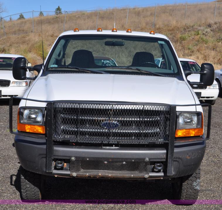 image for item F2087 1999 Ford F450 Super Duty XL truck cab and chassis