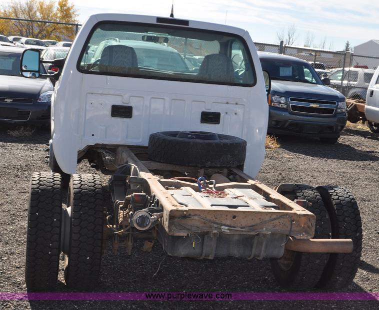 image for item F2087 1999 Ford F450 Super Duty XL truck cab and chassis