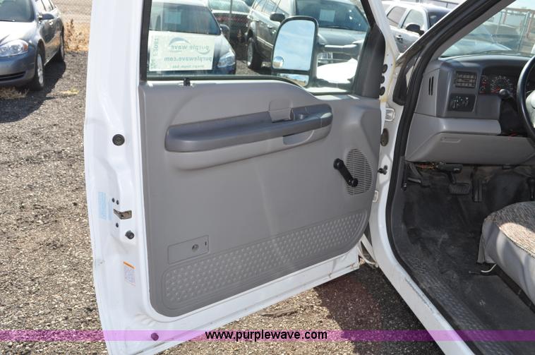 image for item F2087 1999 Ford F450 Super Duty XL truck cab and chassis