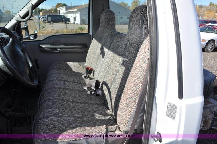 image for item F2087 1999 Ford F450 Super Duty XL truck cab and chassis