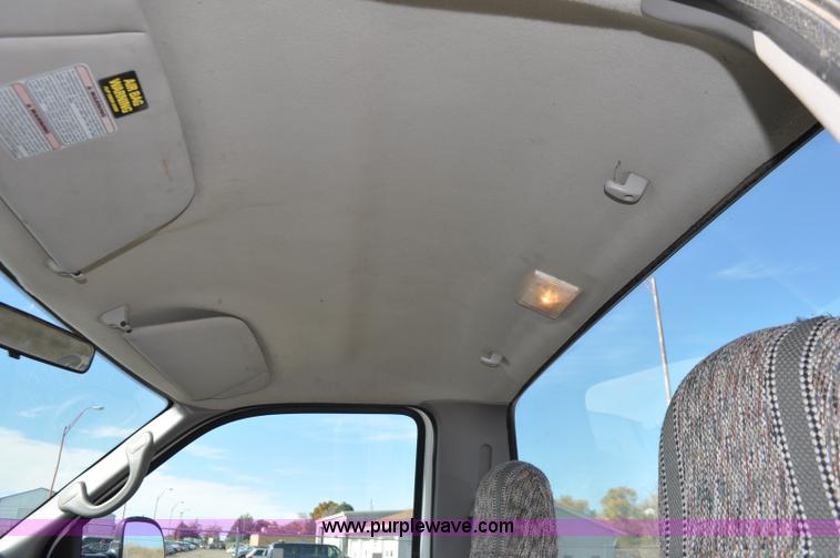 image for item F2087 1999 Ford F450 Super Duty XL truck cab and chassis