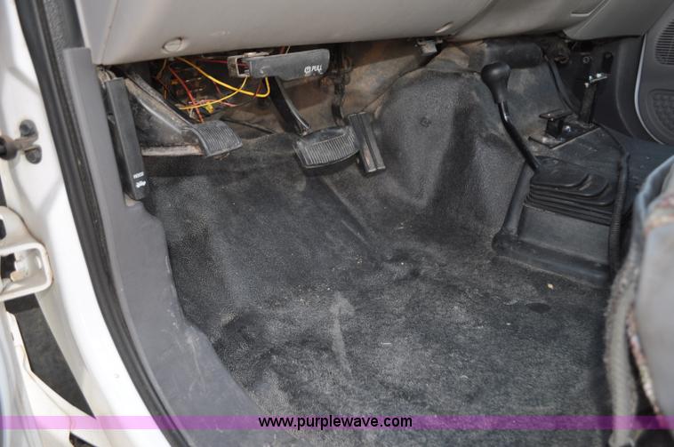 image for item F2087 1999 Ford F450 Super Duty XL truck cab and chassis