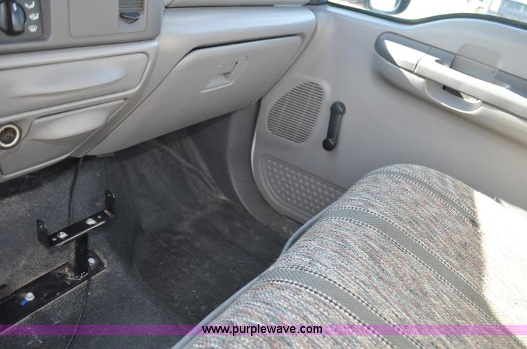 image for item F2087 1999 Ford F450 Super Duty XL truck cab and chassis