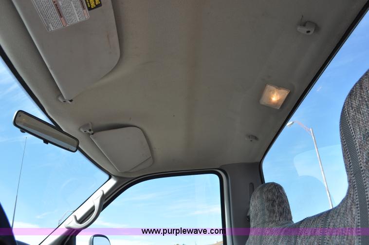 image for item F2087 1999 Ford F450 Super Duty XL truck cab and chassis