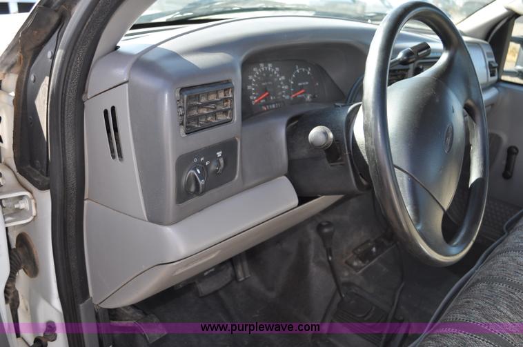 image for item F2087 1999 Ford F450 Super Duty XL truck cab and chassis