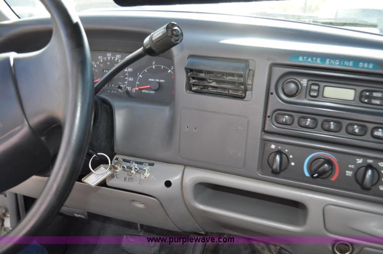 image for item F2087 1999 Ford F450 Super Duty XL truck cab and chassis