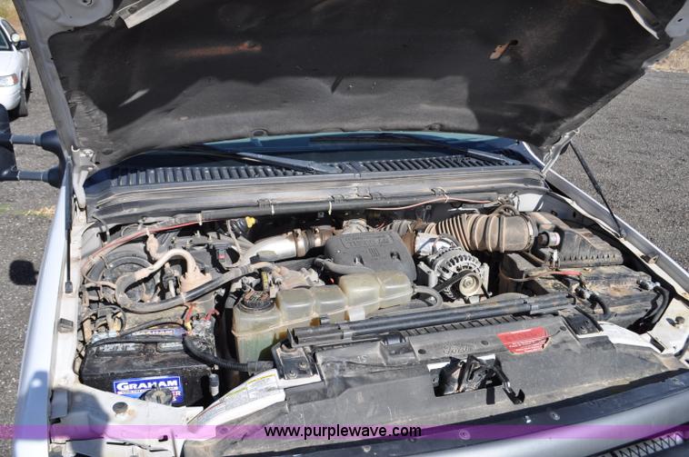 image for item F2087 1999 Ford F450 Super Duty XL truck cab and chassis