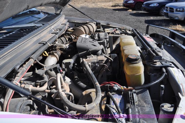 image for item F2087 1999 Ford F450 Super Duty XL truck cab and chassis