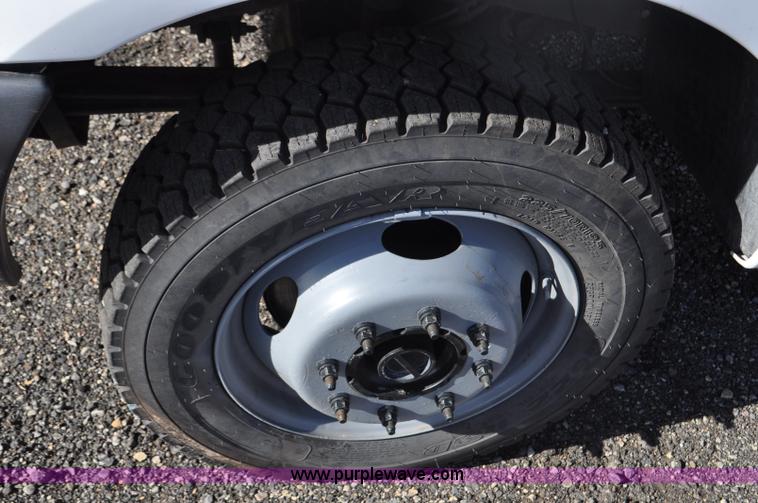 image for item F2087 1999 Ford F450 Super Duty XL truck cab and chassis