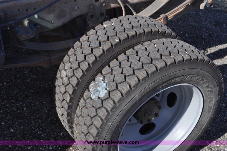 image for item F2087 1999 Ford F450 Super Duty XL truck cab and chassis