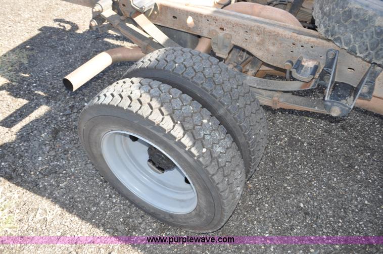 image for item F2087 1999 Ford F450 Super Duty XL truck cab and chassis