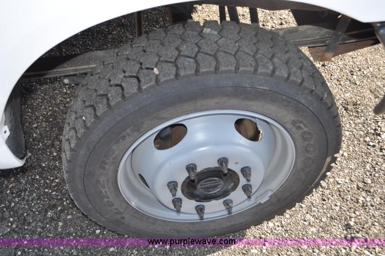 image for item F2087 1999 Ford F450 Super Duty XL truck cab and chassis