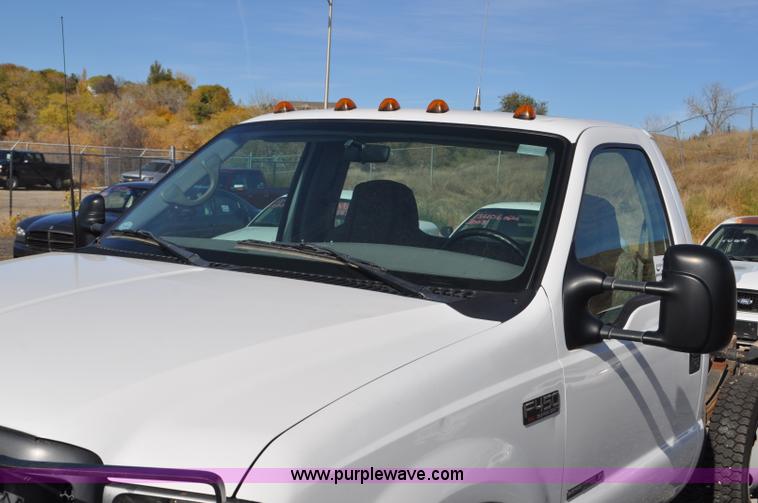 image for item F2087 1999 Ford F450 Super Duty XL truck cab and chassis