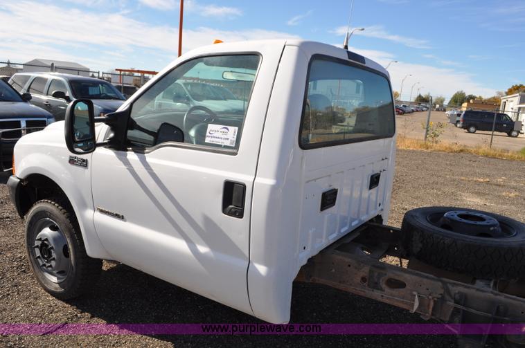 image for item F2087 1999 Ford F450 Super Duty XL truck cab and chassis