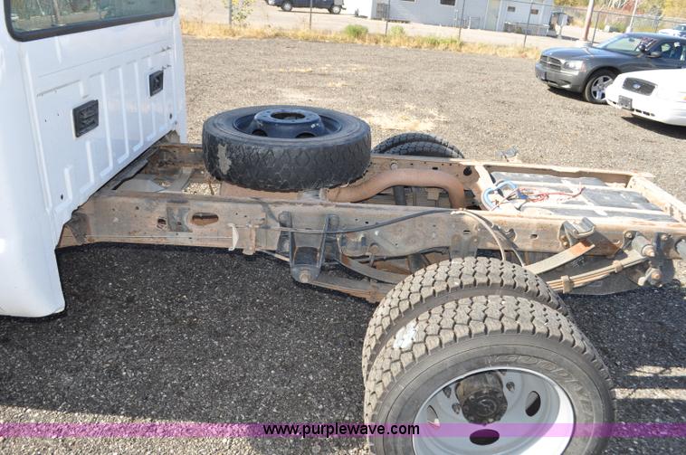 image for item F2087 1999 Ford F450 Super Duty XL truck cab and chassis