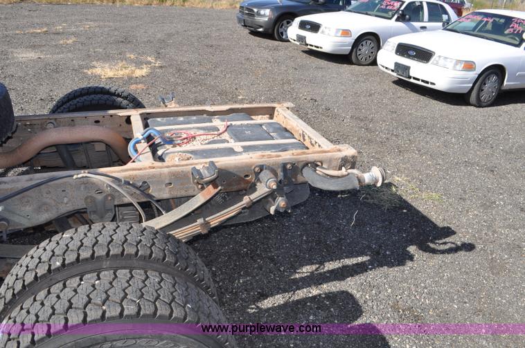 image for item F2087 1999 Ford F450 Super Duty XL truck cab and chassis