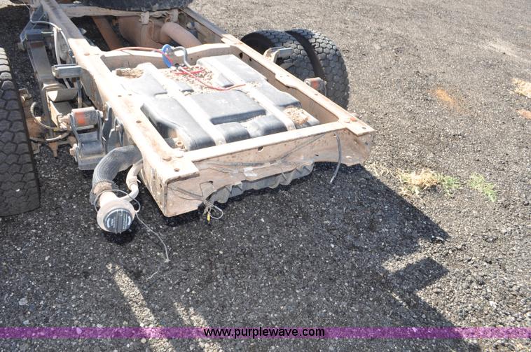 image for item F2087 1999 Ford F450 Super Duty XL truck cab and chassis