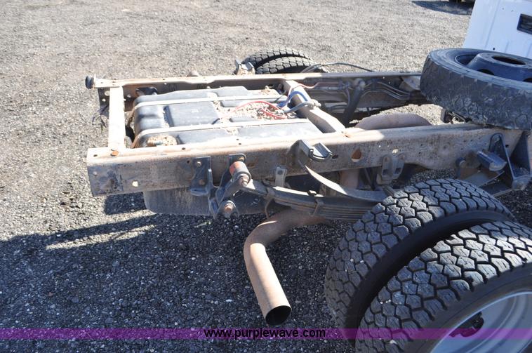 image for item F2087 1999 Ford F450 Super Duty XL truck cab and chassis