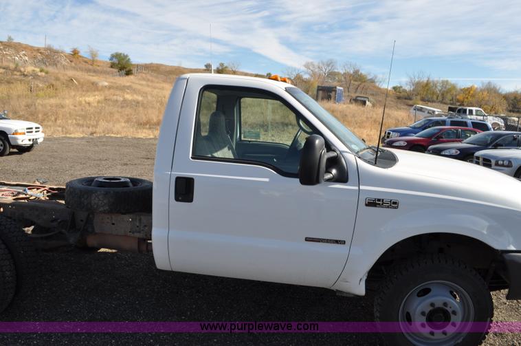 image for item F2087 1999 Ford F450 Super Duty XL truck cab and chassis