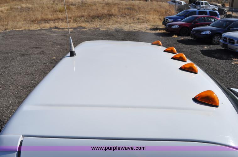 image for item F2087 1999 Ford F450 Super Duty XL truck cab and chassis