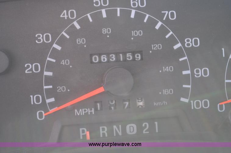 image for item F2087 1999 Ford F450 Super Duty XL truck cab and chassis