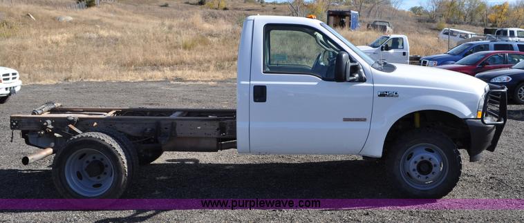 image for item F2088 2004 Ford F450 Super Duty XL truck cab and chassis