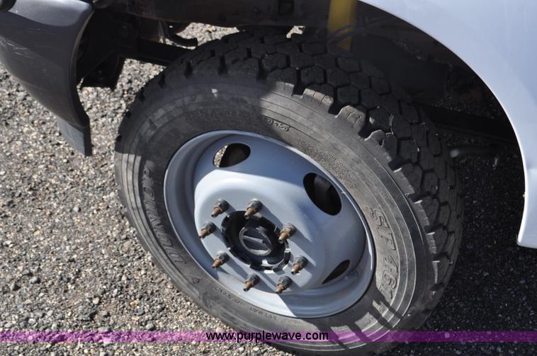 image for item F2088 2004 Ford F450 Super Duty XL truck cab and chassis
