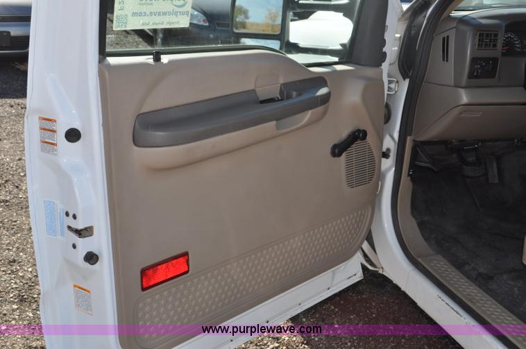 image for item F2088 2004 Ford F450 Super Duty XL truck cab and chassis