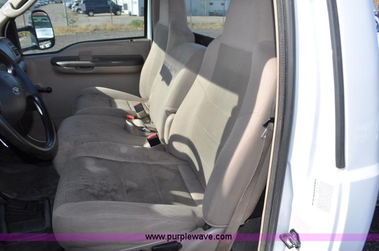 image for item F2088 2004 Ford F450 Super Duty XL truck cab and chassis