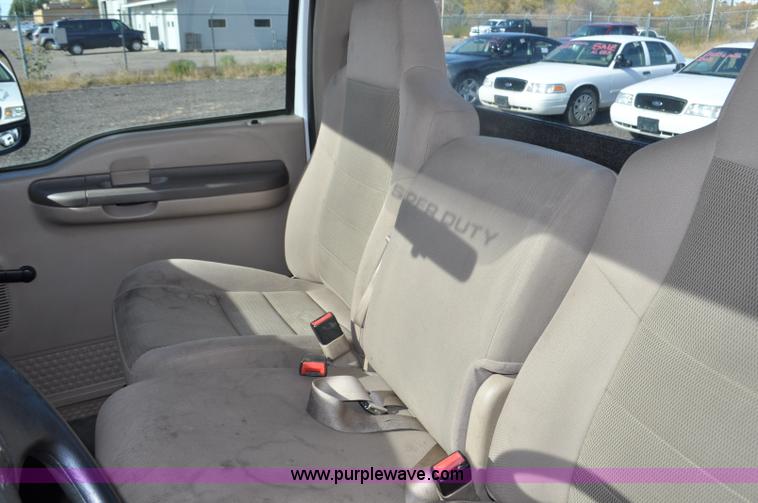 image for item F2088 2004 Ford F450 Super Duty XL truck cab and chassis