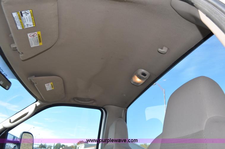 image for item F2088 2004 Ford F450 Super Duty XL truck cab and chassis