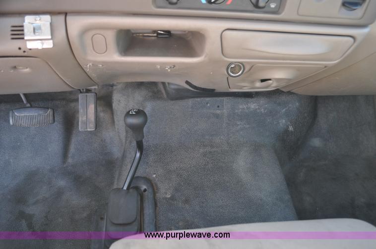 image for item F2088 2004 Ford F450 Super Duty XL truck cab and chassis