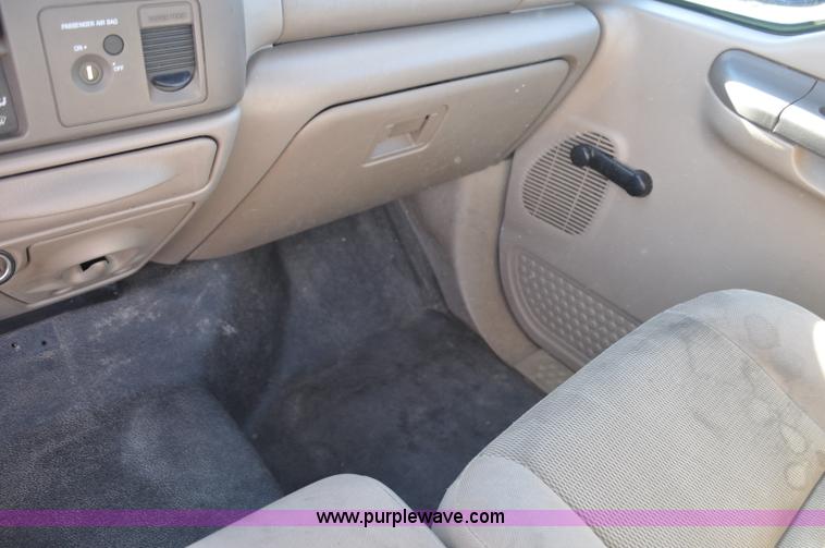 image for item F2088 2004 Ford F450 Super Duty XL truck cab and chassis