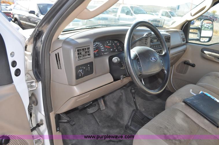 image for item F2088 2004 Ford F450 Super Duty XL truck cab and chassis