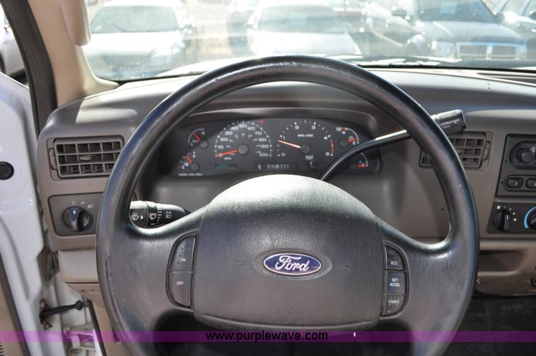 image for item F2088 2004 Ford F450 Super Duty XL truck cab and chassis