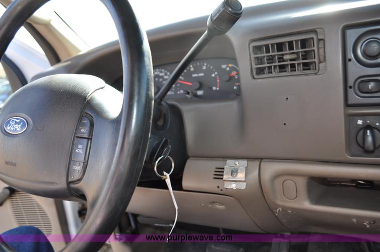 image for item F2088 2004 Ford F450 Super Duty XL truck cab and chassis