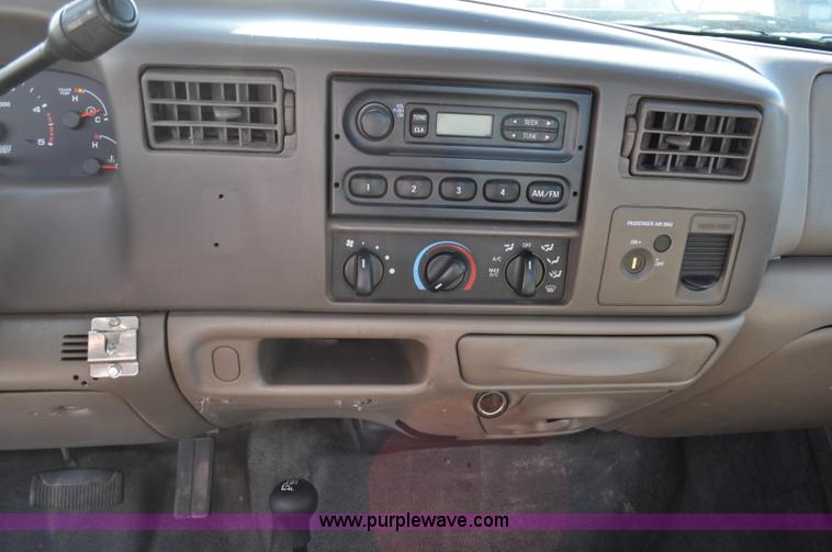 image for item F2088 2004 Ford F450 Super Duty XL truck cab and chassis