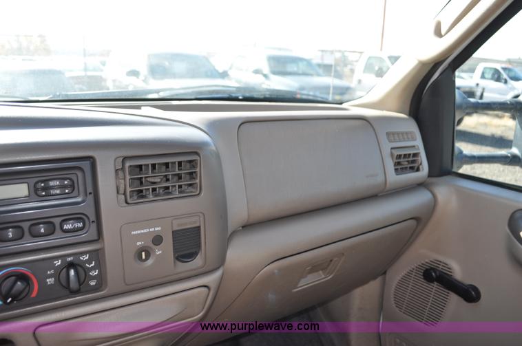 image for item F2088 2004 Ford F450 Super Duty XL truck cab and chassis