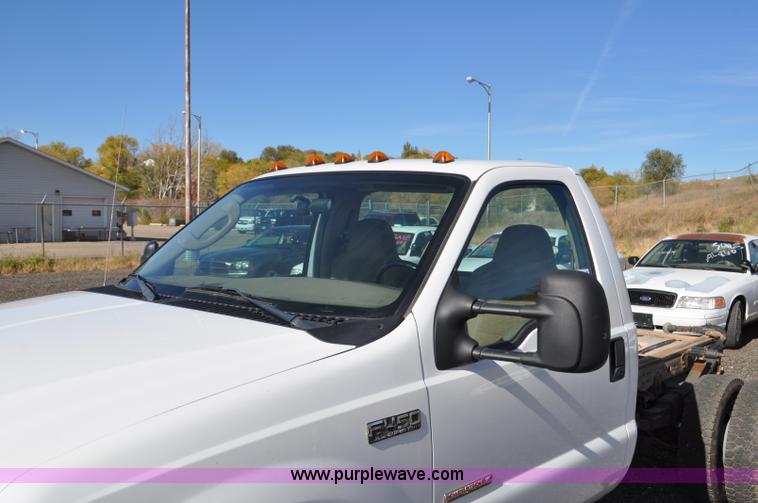 image for item F2088 2004 Ford F450 Super Duty XL truck cab and chassis