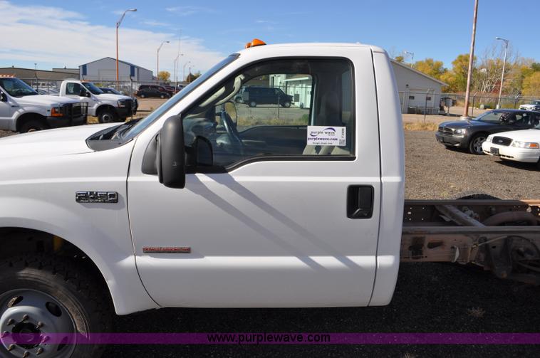 image for item F2088 2004 Ford F450 Super Duty XL truck cab and chassis