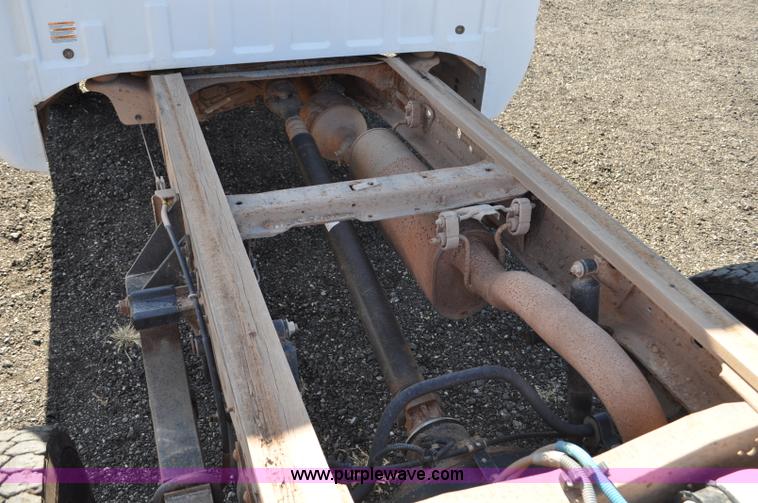 image for item F2088 2004 Ford F450 Super Duty XL truck cab and chassis