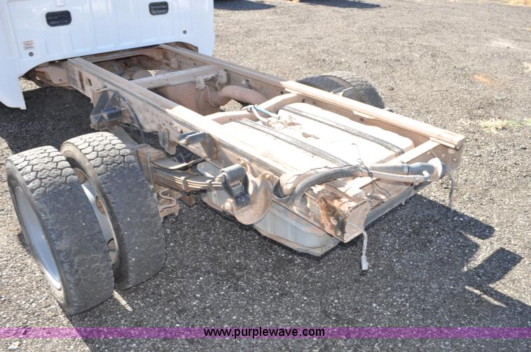 image for item F2088 2004 Ford F450 Super Duty XL truck cab and chassis