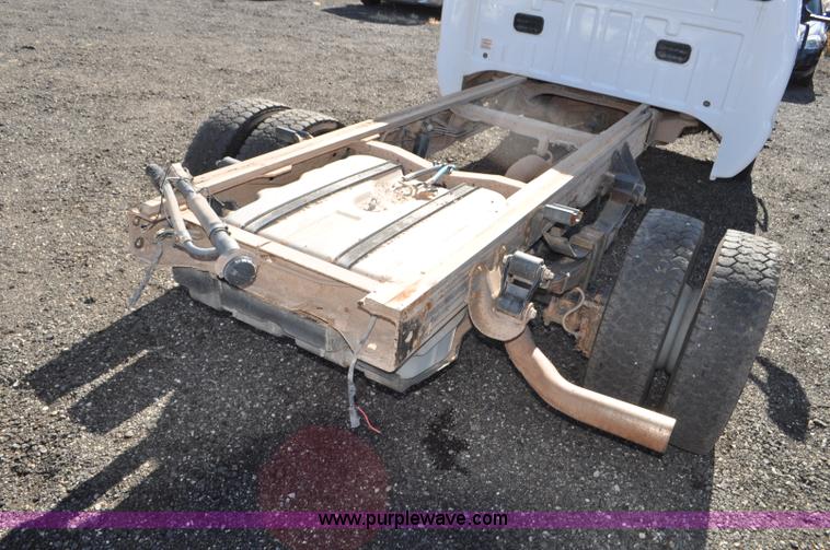 image for item F2088 2004 Ford F450 Super Duty XL truck cab and chassis