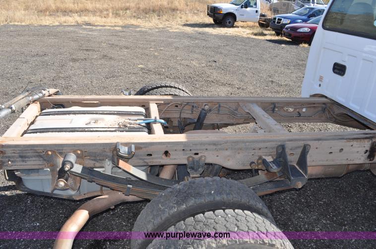 image for item F2088 2004 Ford F450 Super Duty XL truck cab and chassis